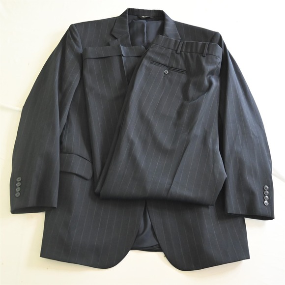 Jos A Bank 46L 40x32 Navy Chalk Striped 100% Wool Travelers‎ Mens Suit